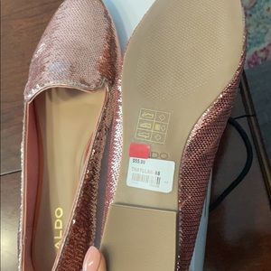 Brand new never worn size 8 rise gold sequin flats